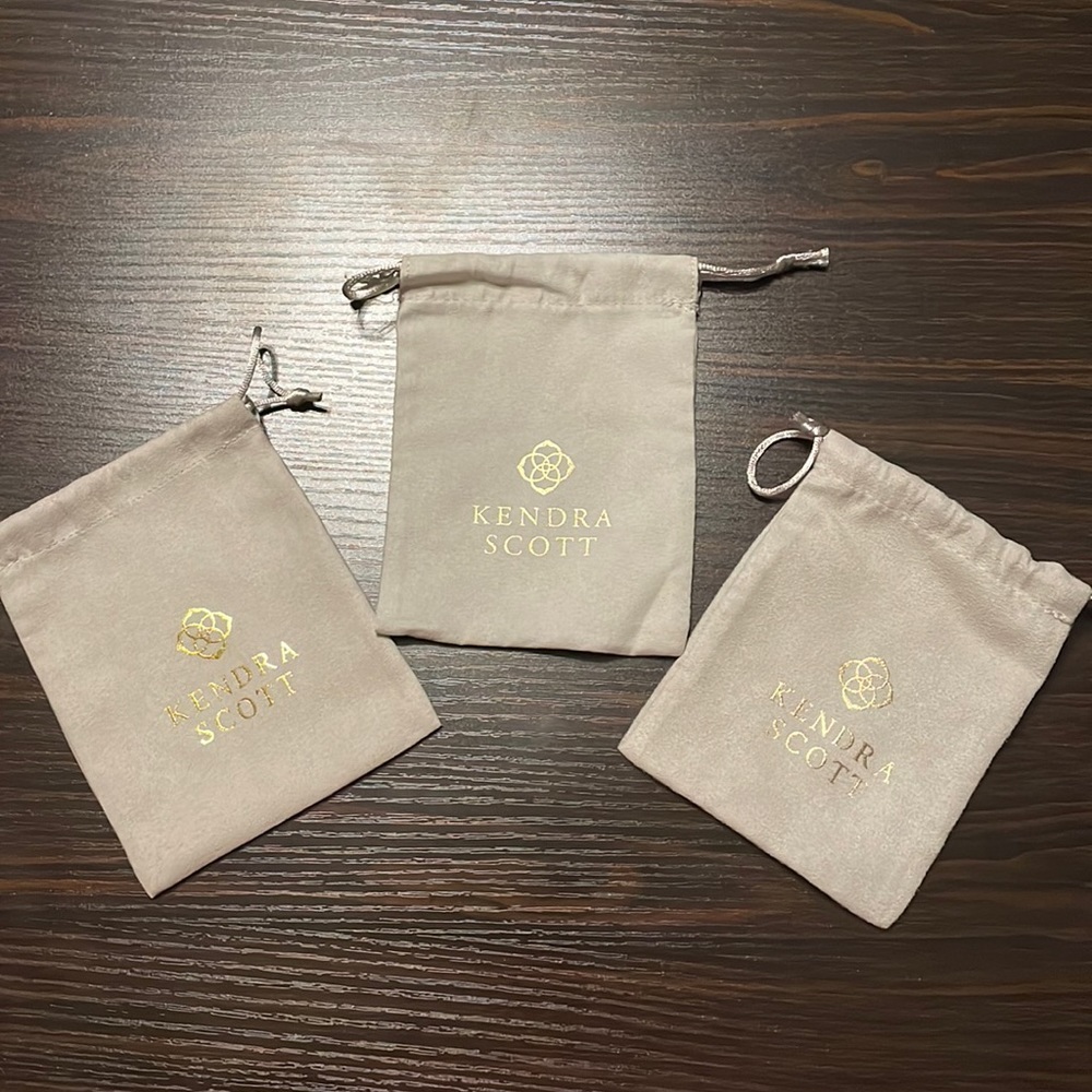 (3)‎ Gray Kendra Scott dust bags
